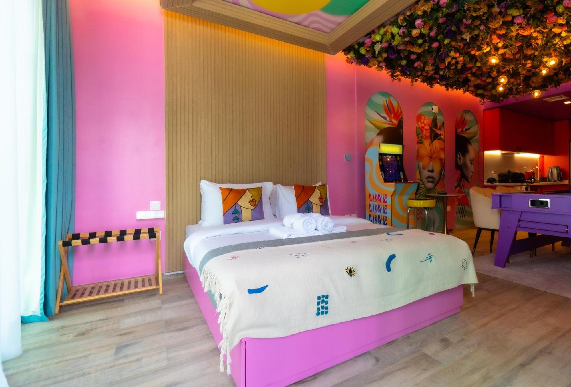 Capsule Flora Business Bay View Burj Khalifa-pool Table-game Arcade-projector-playstation 5 Appartement Dubaï