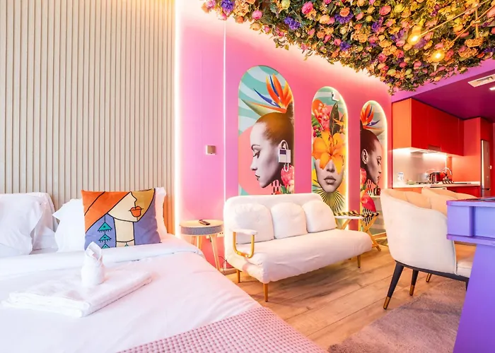 Capsule Flora Business Bay View Burj Khalifa-Pool Table-Game Arcade-Projector-Playstation 5
