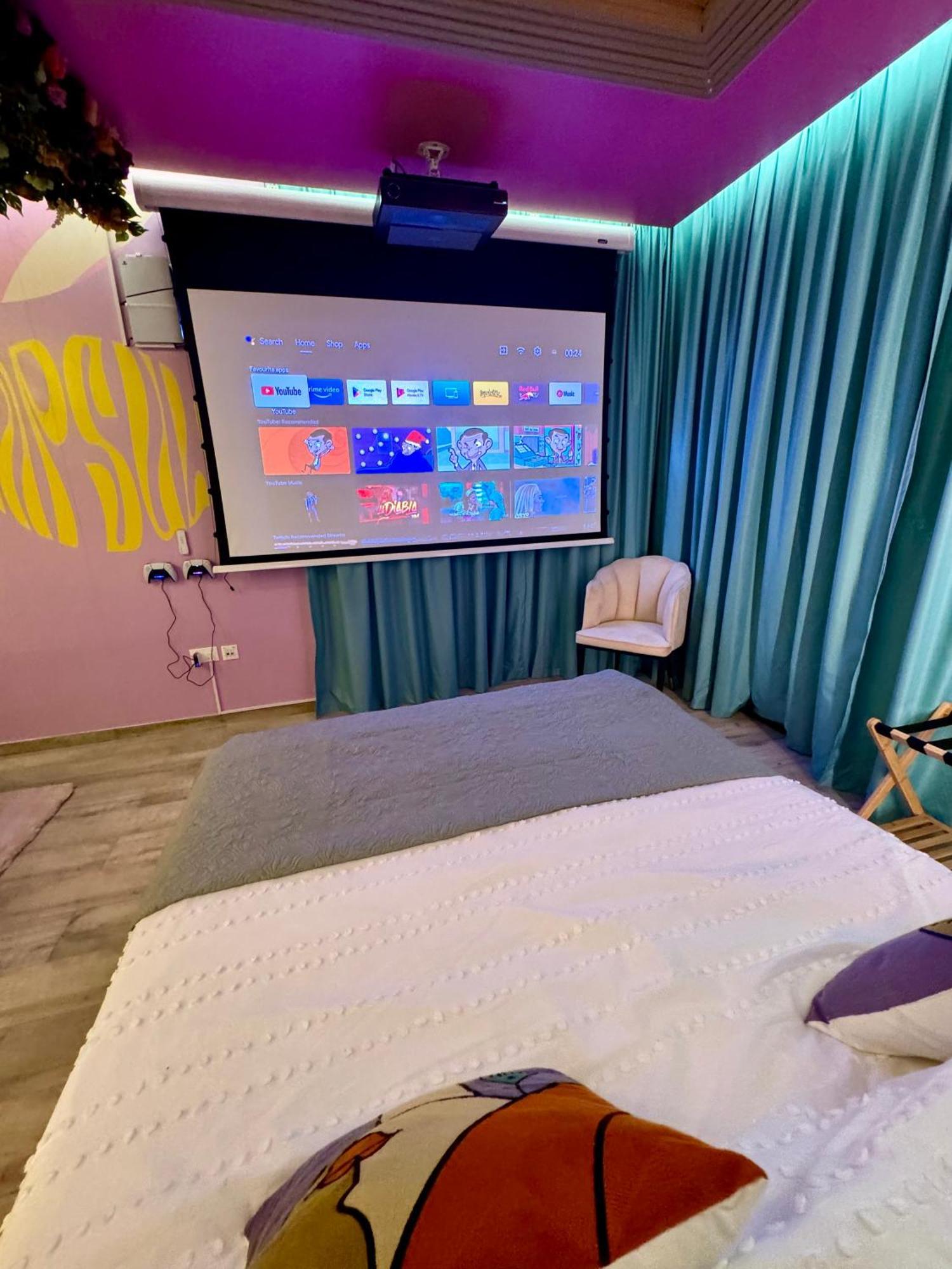 Apartment Capsule Flora Business Bay View Burj Khalifa-pool Table-game Arcade-projector-playstation 5 *